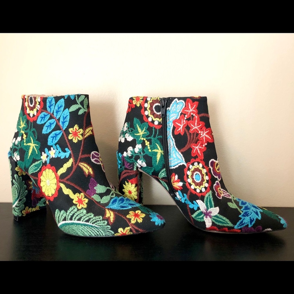 Stuart Weitzman”PureMuilti”Embroid.Ankle Boot-38.5 - Picture 2 of 9